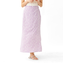 タイトめの腰回りから裾に向かってゆるやかに広がる flower定番人気のマーメイドスカート♪