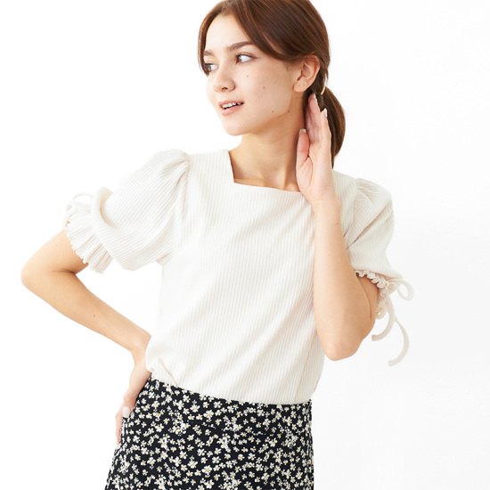 OUTLET】ribbed puff sleeves blouse～ﾘﾌﾞﾄﾞﾊﾟﾌｽﾘｰﾌﾞｽﾞﾌﾞﾗｳｽ | flower