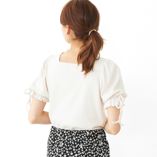 OUTLET】ribbed puff sleeves blouse～ﾘﾌﾞﾄﾞﾊﾟﾌｽﾘｰﾌﾞｽﾞﾌﾞﾗｳｽ | flower 