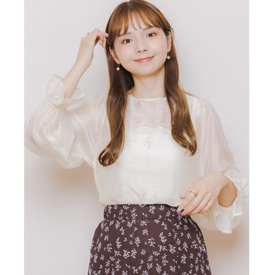 OUTLET】shirring sleeves blouse～ｼｬｰﾘﾝｸﾞｽﾘｰﾌﾞｽﾌﾞﾗｳｽ | flower