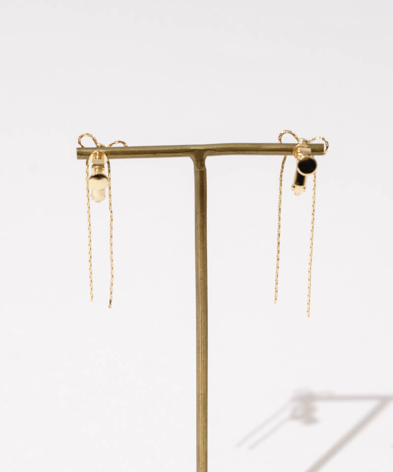 chain ribbon earring～ﾁｪｰﾝﾘﾎﾞﾝｲﾔﾘﾝｸﾞ | flower／フラワー公式通販