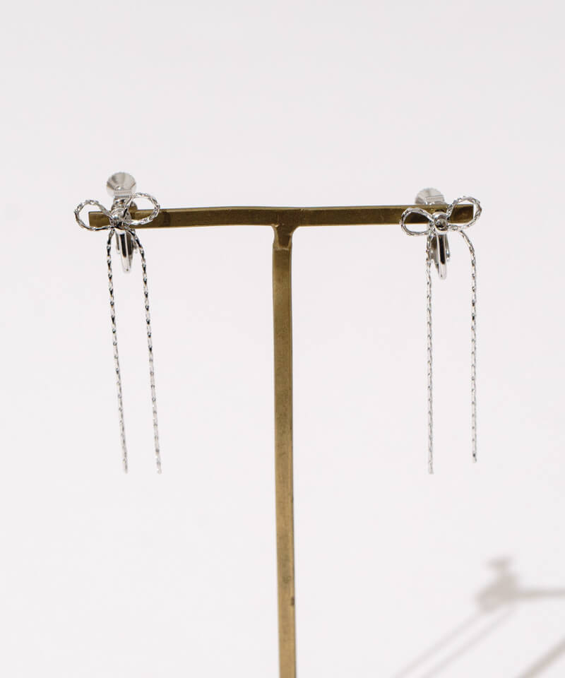 chain ribbon earring～ﾁｪｰﾝﾘﾎﾞﾝｲﾔﾘﾝｸﾞ | flower／フラワー公式通販
