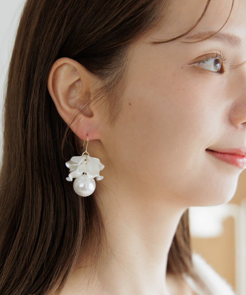 white bouquet pierce～ﾎﾜｲﾄﾌﾞｰｹﾋﾟｱｽ | flower／フラワー公式通販