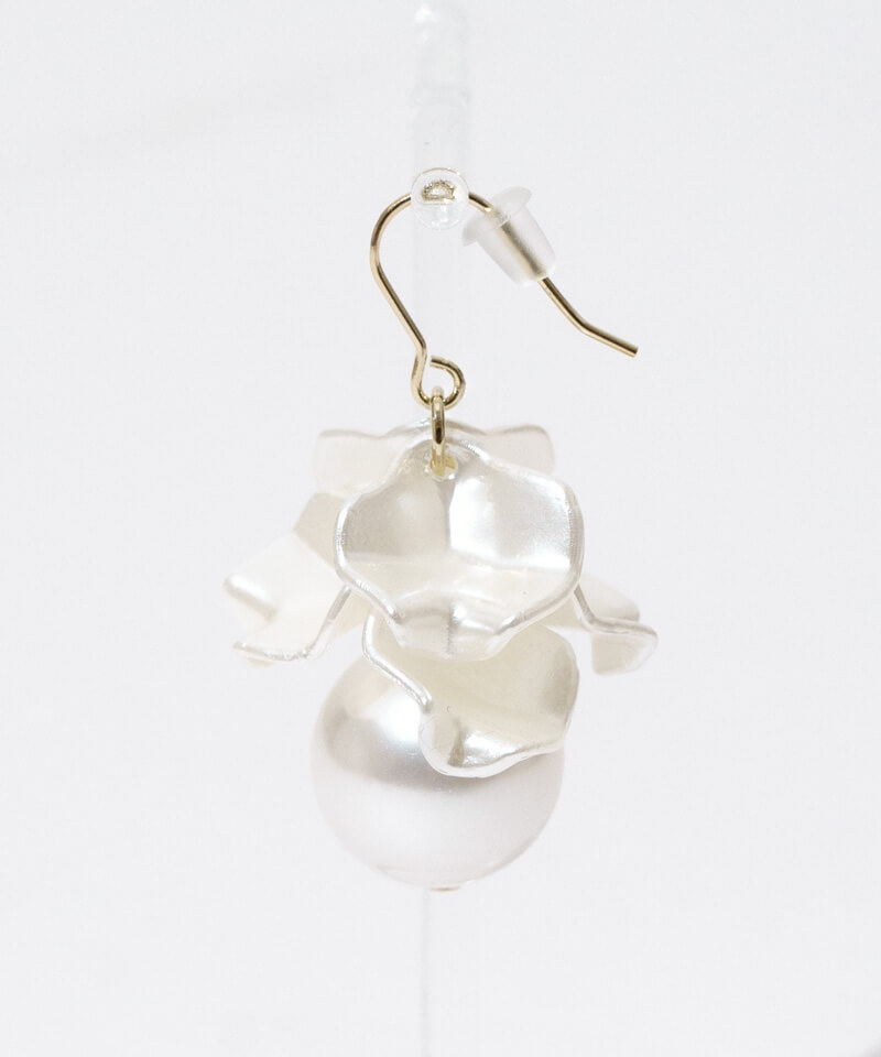 white bouquet pierce～ﾎﾜｲﾄﾌﾞｰｹﾋﾟｱｽ | flower／フラワー公式通販