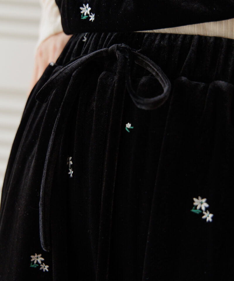 40%OFF】velour embroidery pants～ﾍﾞﾛｱｴﾝﾌﾞﾛｲﾀﾞﾘｰﾊﾟﾝﾂ | flower