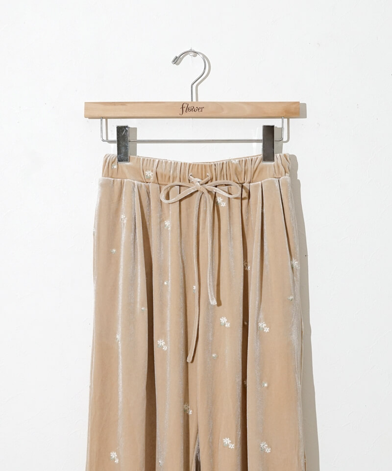 40%OFF】velour embroidery pants～ﾍﾞﾛｱｴﾝﾌﾞﾛｲﾀﾞﾘｰﾊﾟﾝﾂ | flower