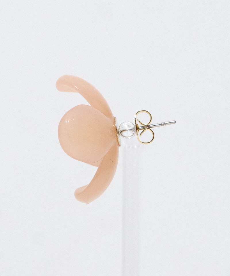 FUA Flower petal 片耳ピアス　ivory color FUA Flower petal 片耳ピアス ivory color FUA Flower petal