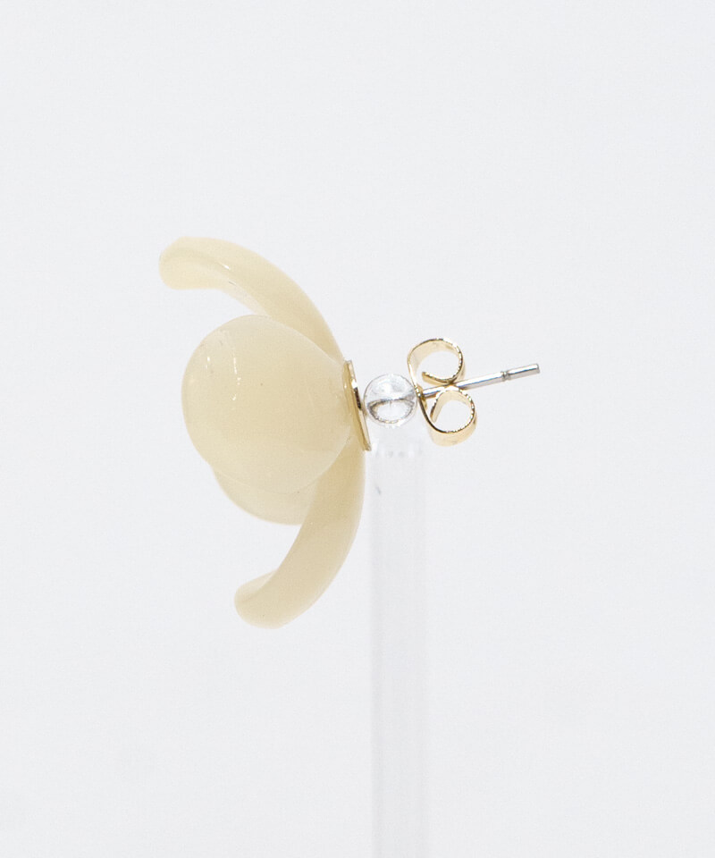 FUA Flower petal 片耳ピアス　ivory color FUA Flower petal 片耳ピアス ivory color
