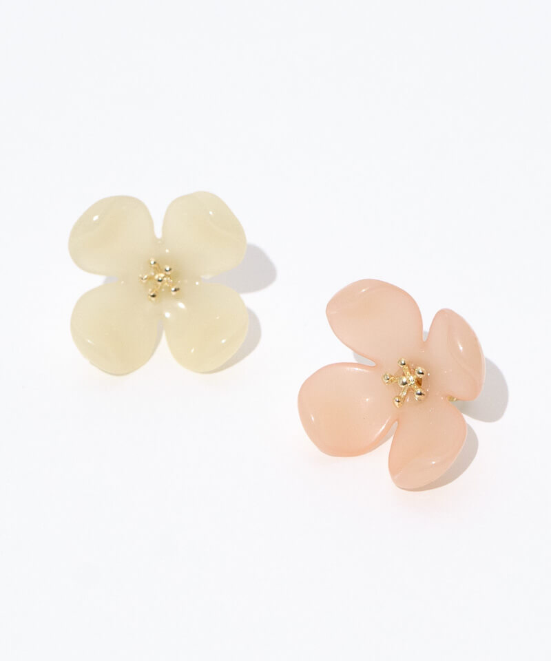 FUA Flower petal 片耳ピアス　ivory color FUA Flower petal 片耳ピアス ivory color