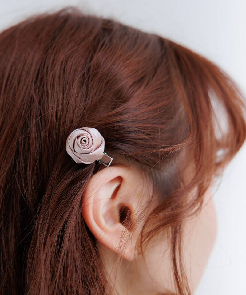 ♡ 3点 Rose サテンリボンヘアクリップ white ♡ satin ribbon clip～ｻﾃﾝﾘﾎﾞﾝｸﾘｯﾌﾟ(2pc) | flower／フラワー公式通販