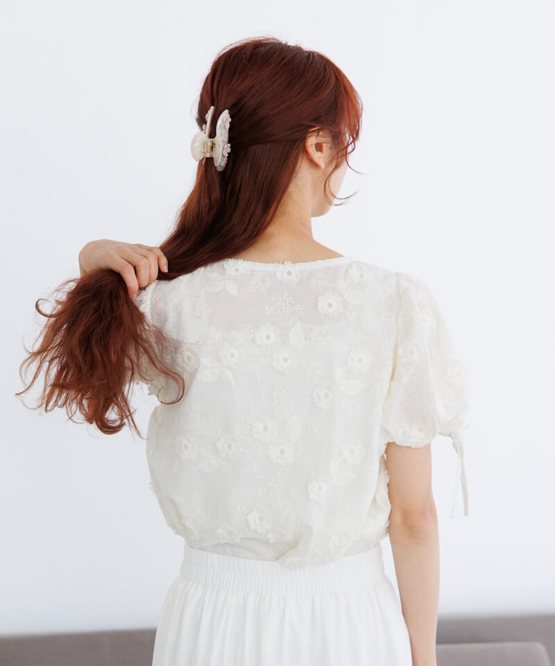シールームリン♡Flower waveエンブロイダリーベスト 𝗠𝗼𝗺𝗼 | . 波をイメージした花柄の 刺繍がかわいすぎる2way