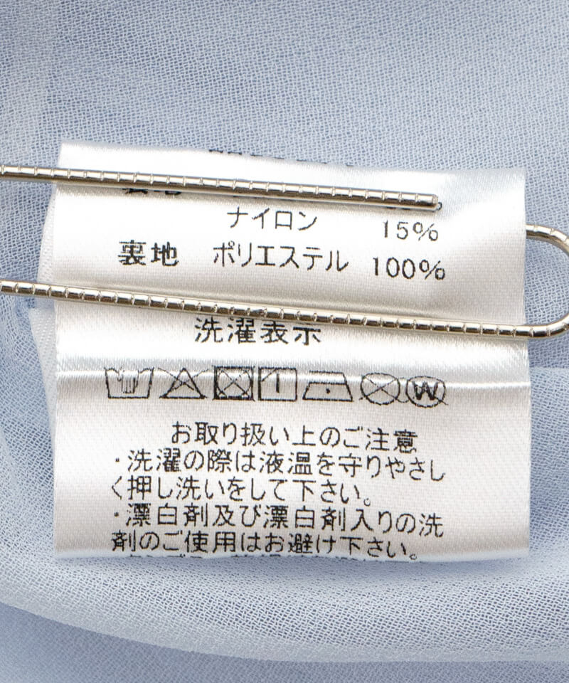 送料無料2〜4日後到着 コーラスブラウス カラフルな蝶刺繍トップス 刺繍は肩から豪華にダイヤストーンをちりばめています 上品なデザインです M L サイズ　 送料無料2〜4日後到着 コーラス衣装 ブラウス 大正琴