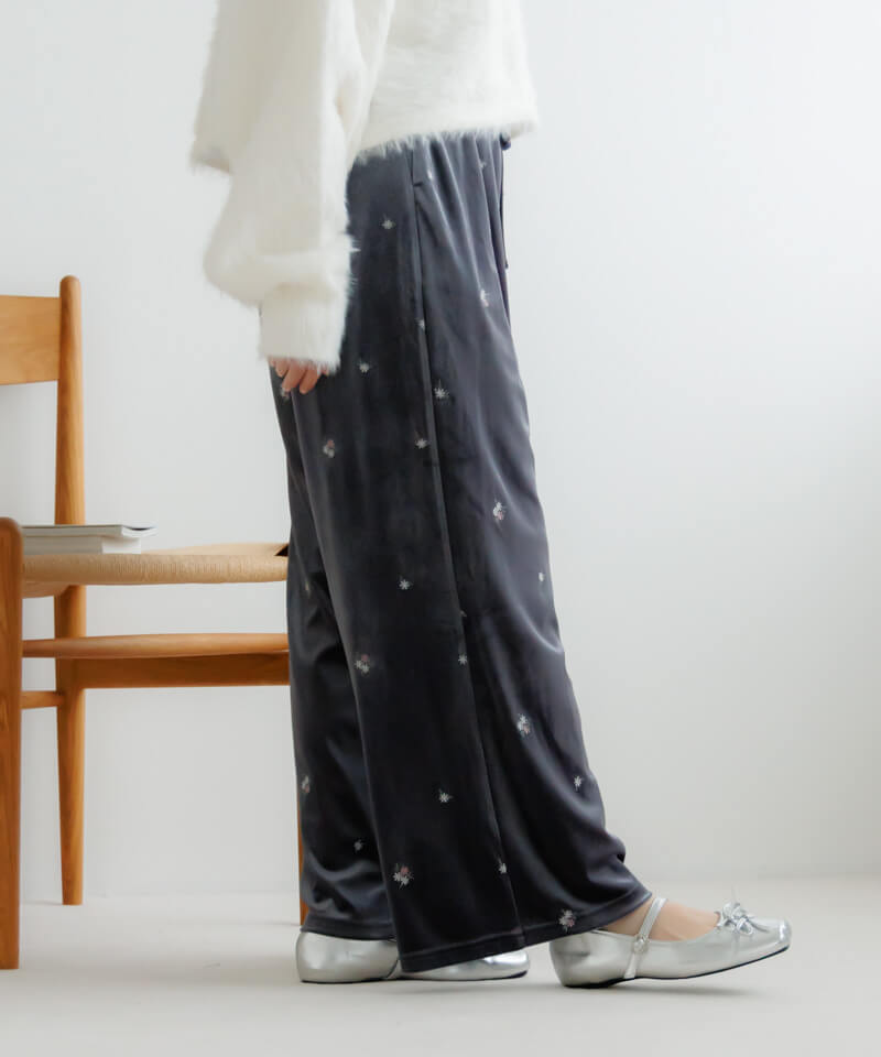 50%OFF】velour embroidery pants2～ﾍﾞﾛｱｴﾝﾌﾞﾛｲﾀﾞﾘｰﾊﾟﾝﾂ2 | flower