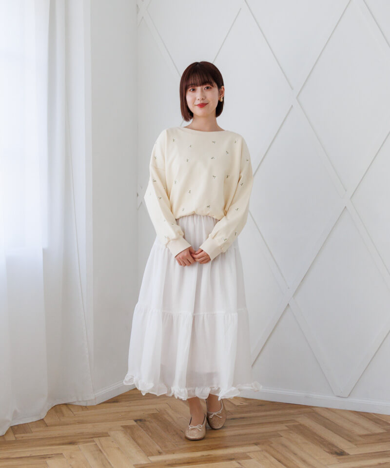 新品同様✨エンフォルド PIPING-FLOWER PULLOVER 白 38 twinkle embroidery sweat～ﾄｩｲﾝｸﾙｴﾝﾌﾞﾛｲﾀﾞﾘｰｽｳｪｯﾄ | flower／フラワー