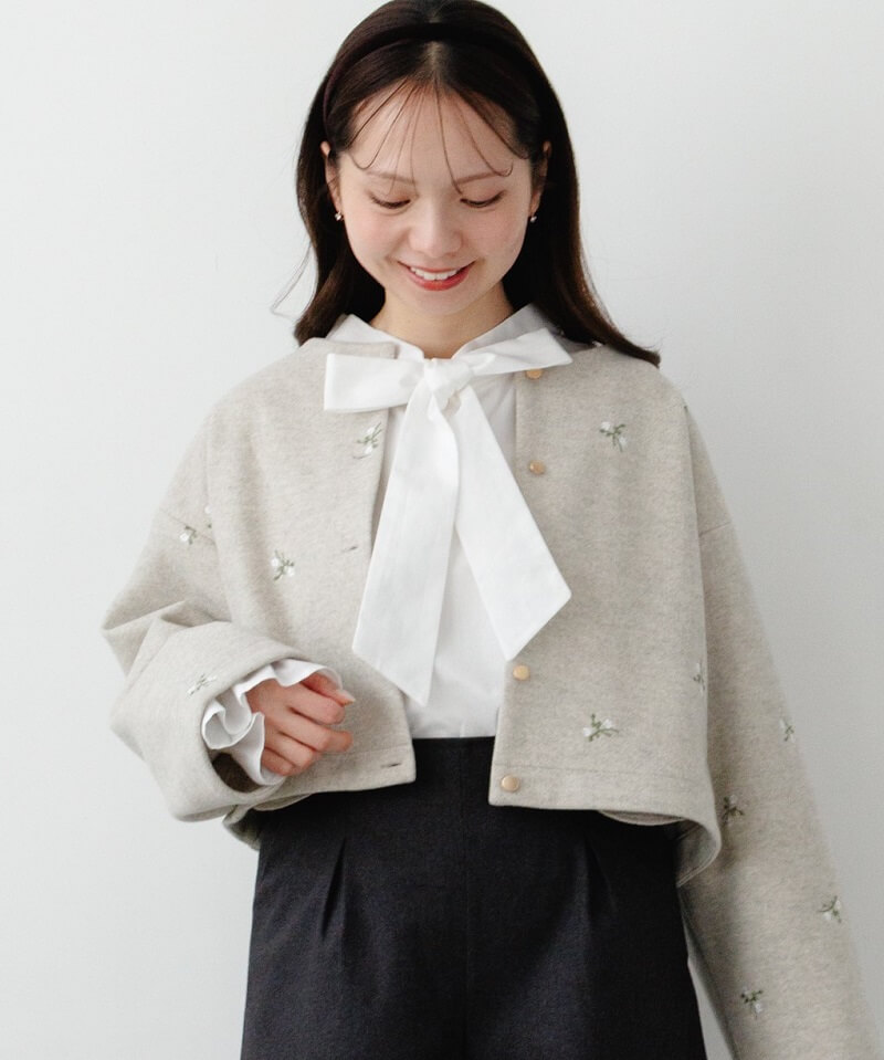 �t���[�h�����ł���y�₩�Ȑ��n�ɁA�u�[�P�̂悤�Ȃ��Ԏh�J���U��΂߂��W���P�b�g��