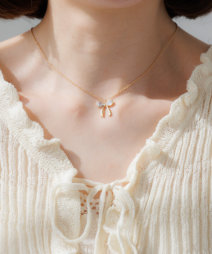 ���{�����`�[�t�ɂ��肰�Ȃ��P����Y�����l�b�N���X��