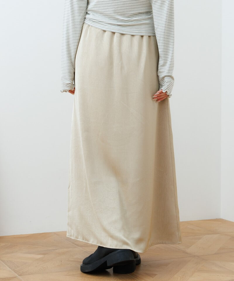 satin flare skirt コーディネート