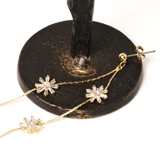 swing flower pierce ～ｽｳｨﾝｸﾞﾌﾗﾜｰﾋﾟｱｽ | flower／フラワー公式通販