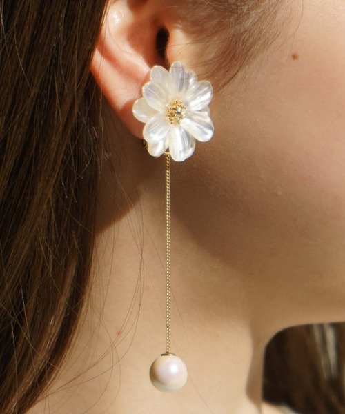 pearly cosmos earring ～ﾊﾟｰﾘｰｺｽﾓｽｲﾔﾘﾝｸﾞ | flower／フラワー公式通販