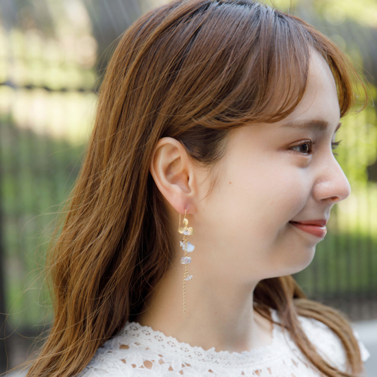 OUTLET】crystal flower pierce ～ｸﾘｽﾀﾙﾌﾗﾜｰﾋﾟｱｽ | flower／フラワー