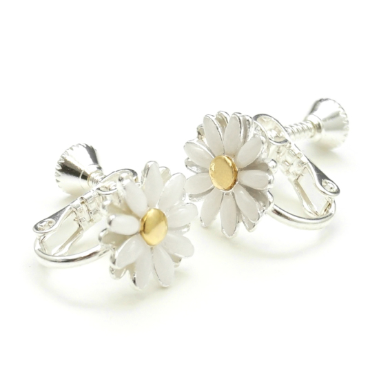 snow daisy earring ～ｽﾉｰﾃﾞｲｼﾞｰｲﾔﾘﾝｸﾞ | flower／フラワー公式通販