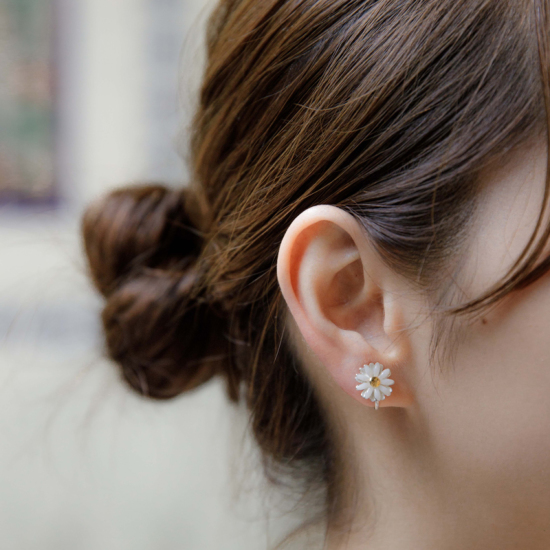 snow daisy earring ～ｽﾉｰﾃﾞｲｼﾞｰｲﾔﾘﾝｸﾞ | flower／フラワー公式通販